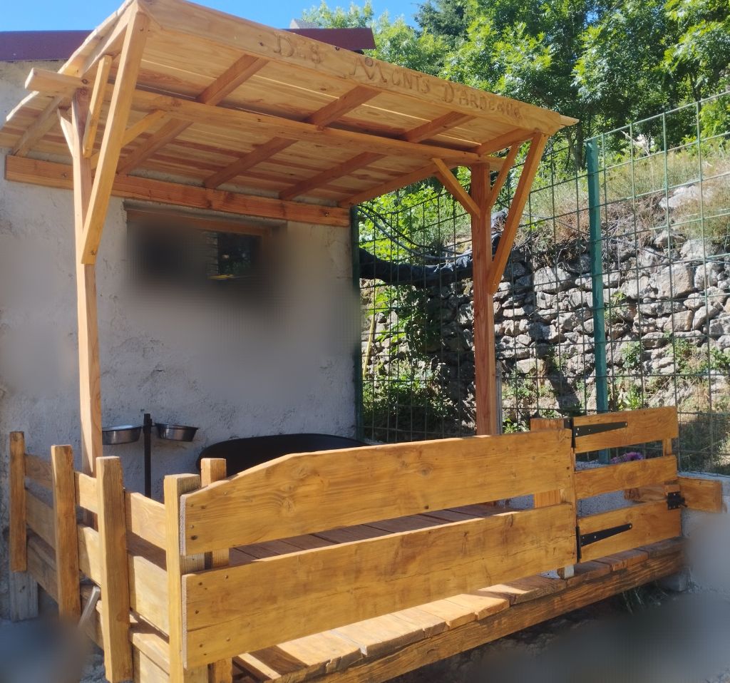 Des Montagnes Ardèchoise - Terrasse privative pour Mengie Des Monts d'Ardèche 